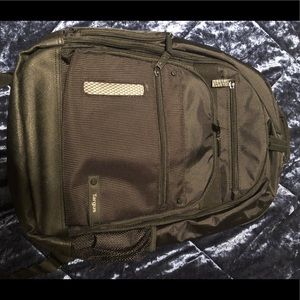 TARGUS TRAVELING BACK PACK